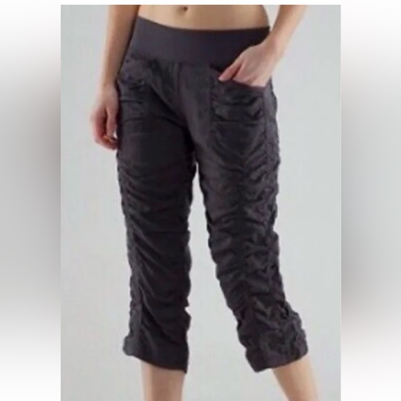 Lululemon Tencel Cool Down Ruched Crop Pants Size 6 Women's Lightweight Gray Blk - Picture 1 of 3